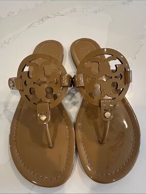 Tory Burch Sand Patent Leather Miller Sandals Size 9 1/2